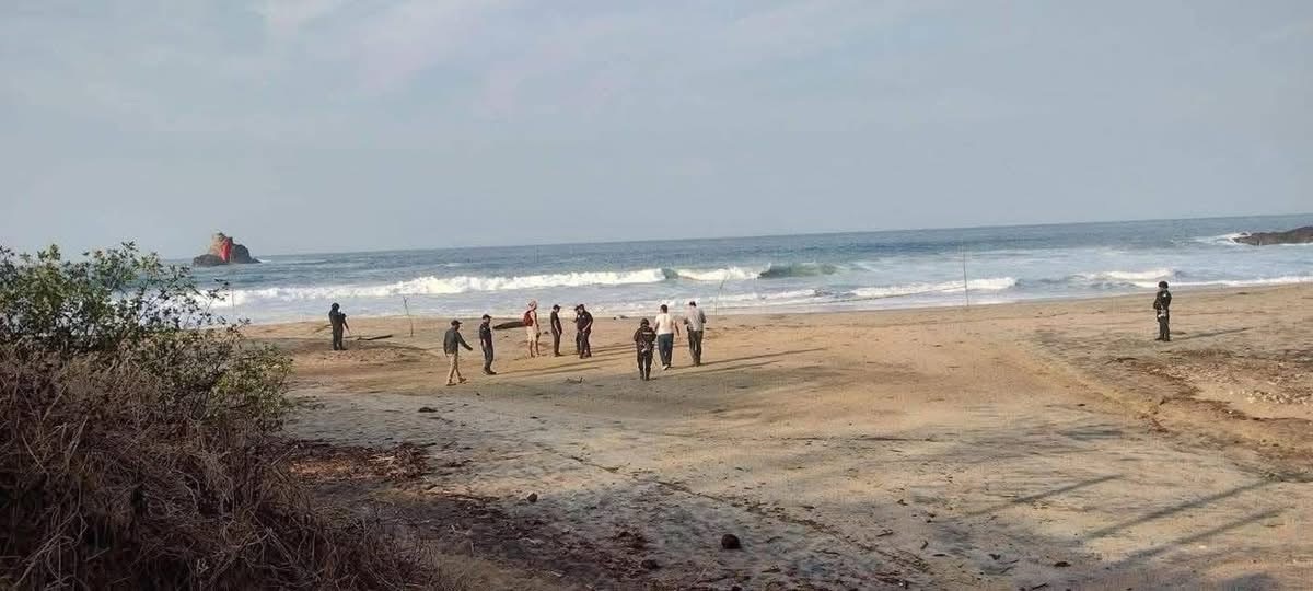 🚨 #ULTIMAHORA | Localizan a una mujer sin vida en playa de #Pochutla 🌊⚠️